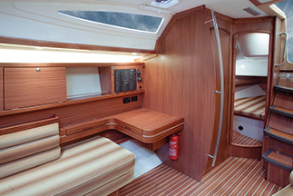 Delphia 40 nav station