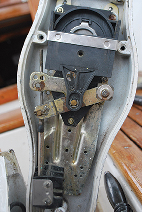 Innards of the single lever control system. Throttle is the outer cable; the transmission cable is the inner (now disconnected)
